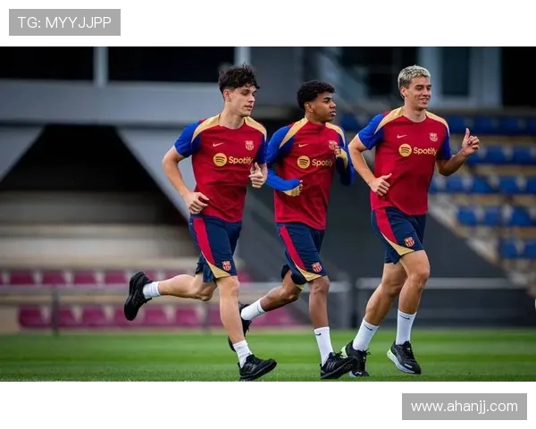 曼联送上祝福拉什福德28岁生日快乐租借巴萨后13场斩获5球7助表现惊艳