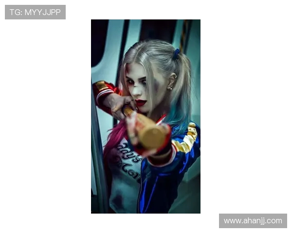 维尼修斯晒与女友万圣节合照 穿外太空杀人小丑头套造型惊艳全场